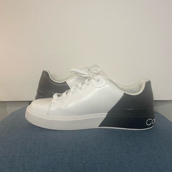 CALVIN KLEIN Blakee Colorblock Sneakers in Women size 10 - Picture 11 of 13